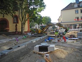 Bei den Baustellenspaziergängen erfahren die Teilnehmerinnen und Teilnehmer Informationen zu den Bauabläufen und einzelnen Arbeitsschritten. Quelle: Stadt Offenburg